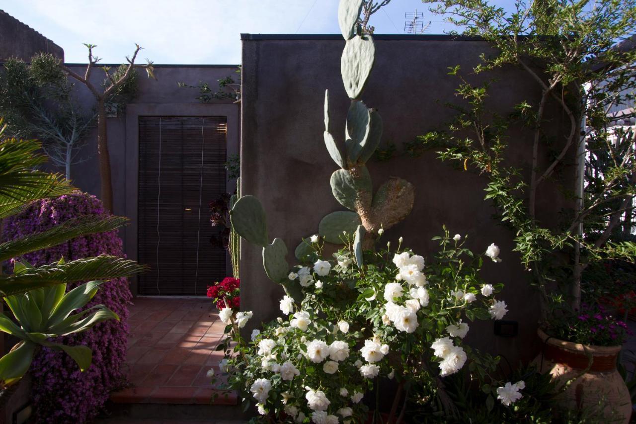 Tre Vie Apartment Con Terrazzo Giardino Pensile CTA Exterior foto